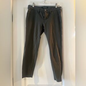 Green cropped skinny pants